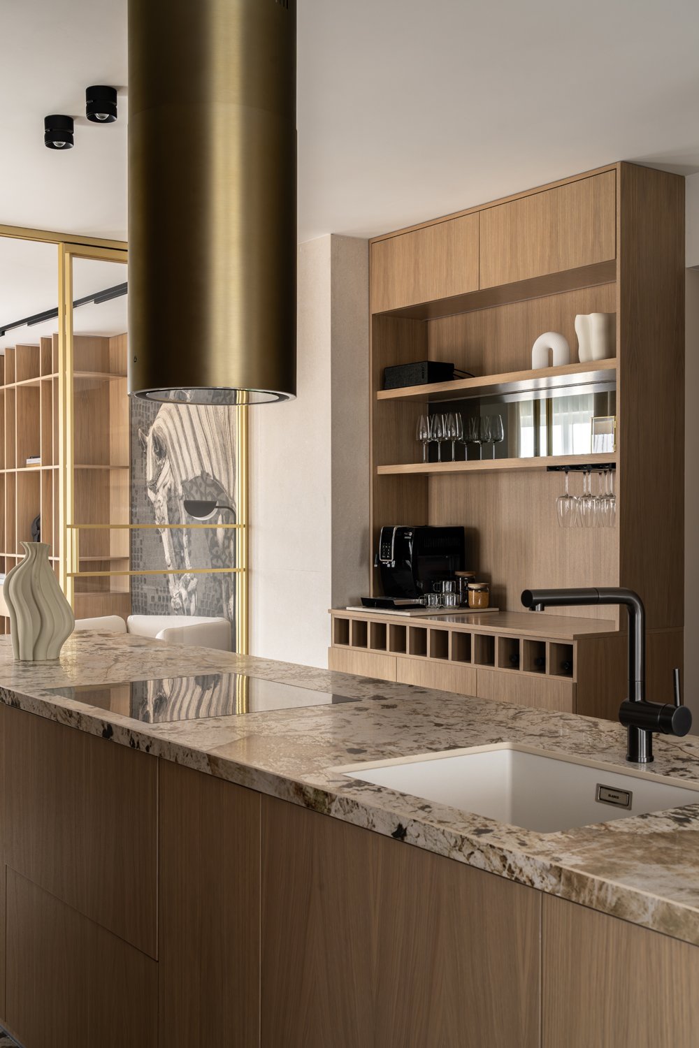 Harmonia i tekstury w apartamencie z widokiem na Bulwarach Książęcych 11 Apartament na Bulwarach Książęcych od LN Architektura i Wnętrza