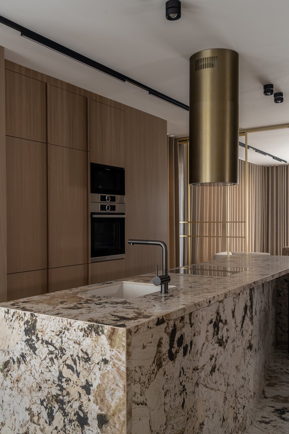 Harmonia i tekstury w apartamencie z widokiem na Bulwarach Książęcych 13 Apartament na Bulwarach Książęcych od LN Architektura i Wnętrza