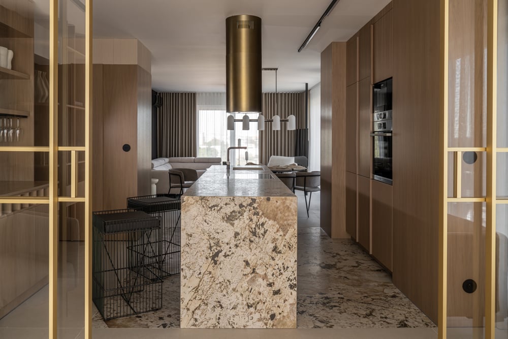 Harmonia i tekstury w apartamencie z widokiem na Bulwarach Książęcych 14 Apartament na Bulwarach Książęcych od LN Architektura i Wnętrza