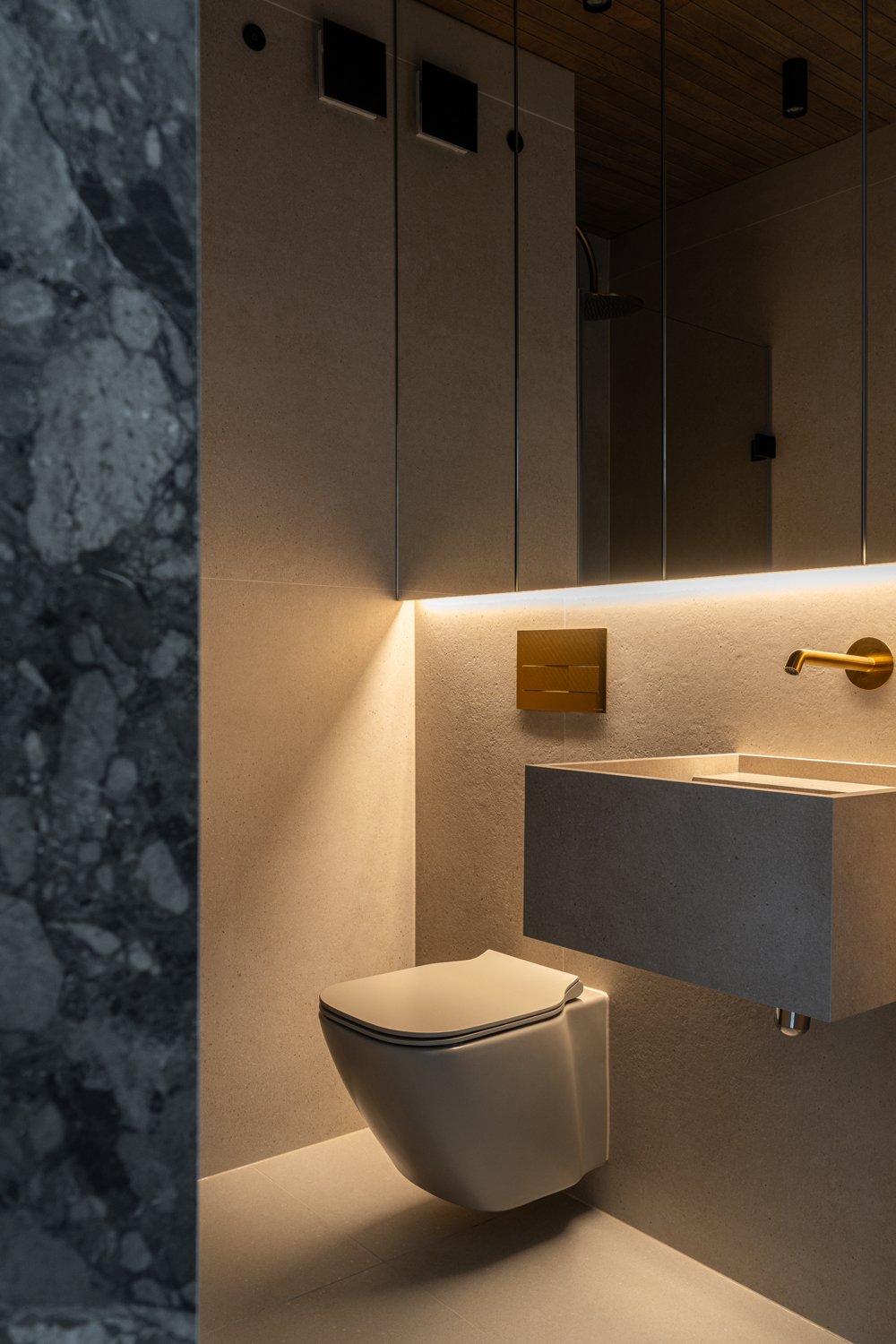 Harmonia i tekstury w apartamencie z widokiem na Bulwarach Książęcych 39 Apartament na Bulwarach Książęcych od LN Architektura i Wnętrza