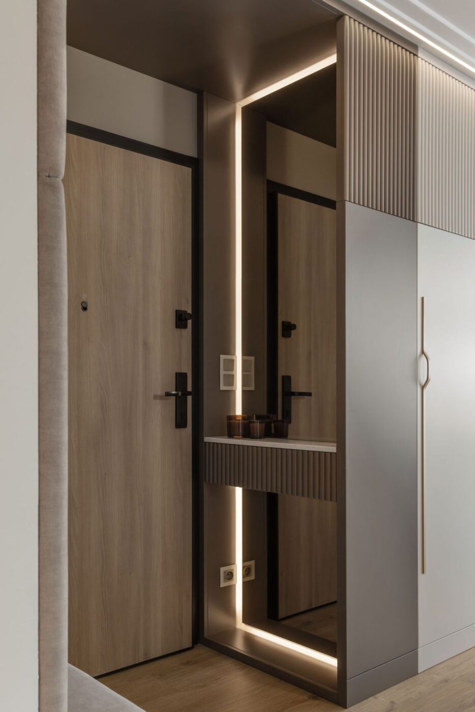 W tonacji taupe. 100-metrowy, rodzinny apartament na skraju parku krajobrazowego na terenie Trójmiasta