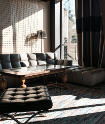 Brązowy salon – inspiracje i pomysły na aranżacje.