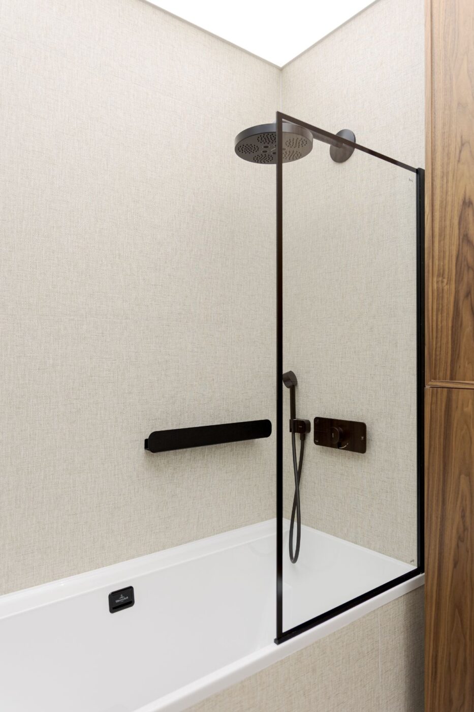 Sztuka harmonii. Ten stonowany apartament zachwyca dopracowanymi detalami