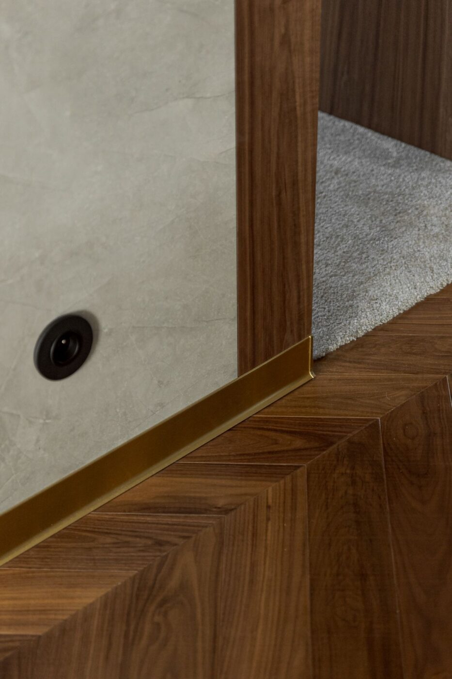Sztuka harmonii. Ten stonowany apartament zachwyca dopracowanymi detalami