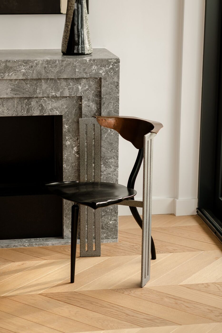 W stronę światła i sztuki: apartament z widokiem na Powiśle i designem w roli głównej