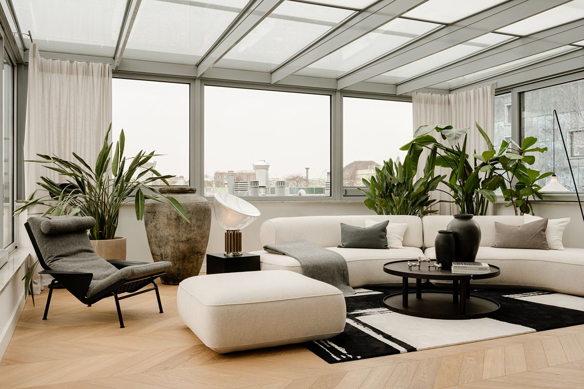 W stronę światła i sztuki: apartament z widokiem na Powiśle i designem w roli głównej