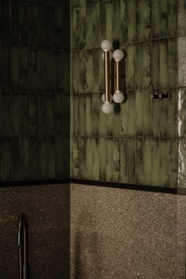 Tu mieszka światło. Apartament w przedwojennej kamienicy na Powiślu projektu Sobkowiak Architektura