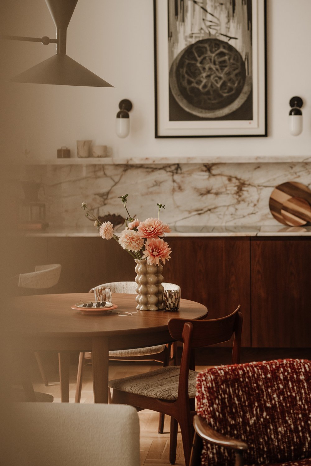 Tu mieszka światło. Apartament w przedwojennej kamienicy na Powiślu 12 Tu mieszka światło. Apartament w przedwojennej kamienicy na Powiślu projektu Sobkowiak Architektura