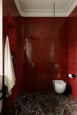 Tu mieszka światło. Apartament w przedwojennej kamienicy na Powiślu projektu Sobkowiak Architektura