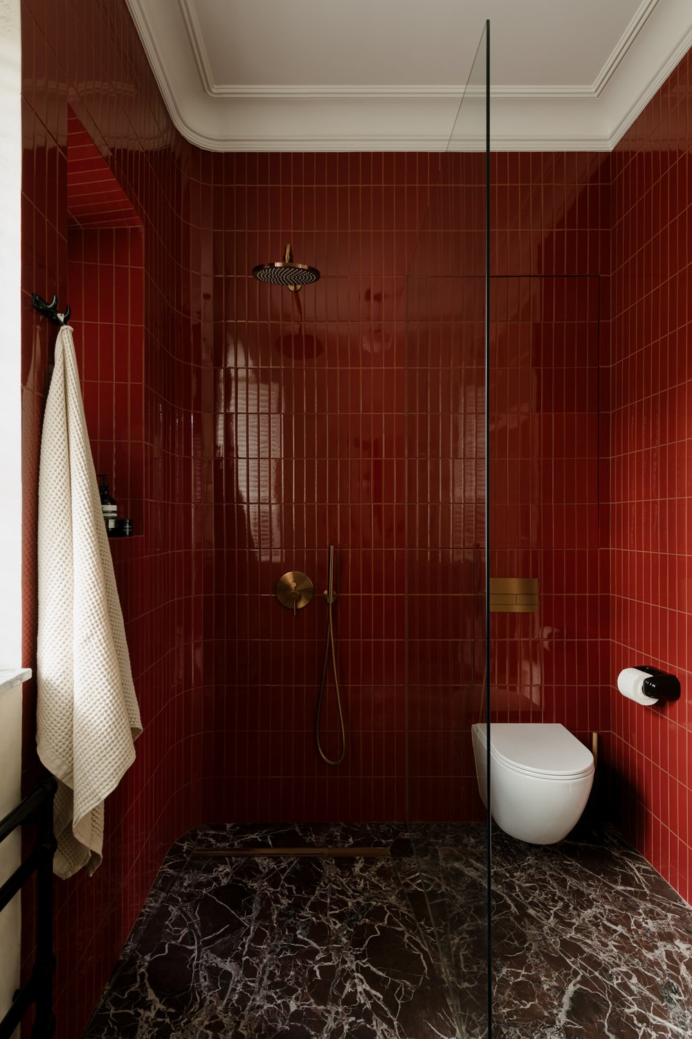 Tu mieszka światło. Apartament w przedwojennej kamienicy na Powiślu 14 Tu mieszka światło. Apartament w przedwojennej kamienicy na Powiślu projektu Sobkowiak Architektura
