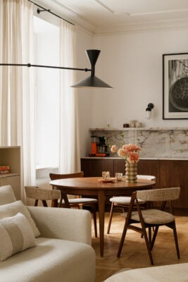 Tu mieszka światło. Apartament w przedwojennej kamienicy na Powiślu projektu Sobkowiak Architektura