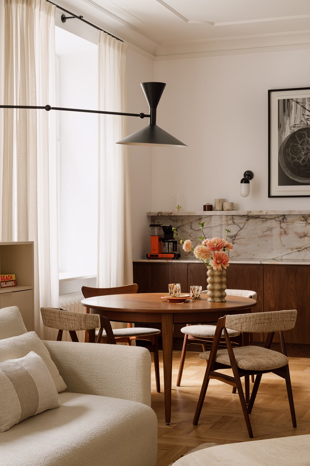 Tu mieszka światło. Apartament w przedwojennej kamienicy na Powiślu 4 Tu mieszka światło. Apartament w przedwojennej kamienicy na Powiślu projektu Sobkowiak Architektura