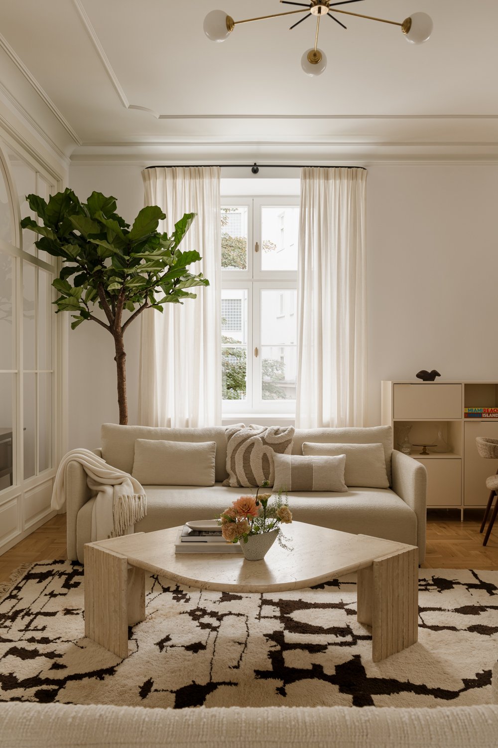 Tu mieszka światło. Apartament w przedwojennej kamienicy na Powiślu 17 Tu mieszka światło. Apartament w przedwojennej kamienicy na Powiślu projektu Sobkowiak Architektura