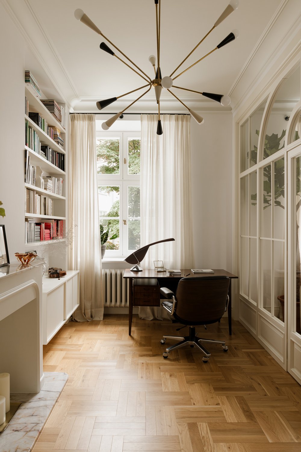 Tu mieszka światło. Apartament w przedwojennej kamienicy na Powiślu 6 Tu mieszka światło. Apartament w przedwojennej kamienicy na Powiślu projektu Sobkowiak Architektura