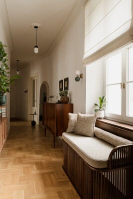 Tu mieszka światło. Apartament w przedwojennej kamienicy na Powiślu projektu Sobkowiak Architektura
