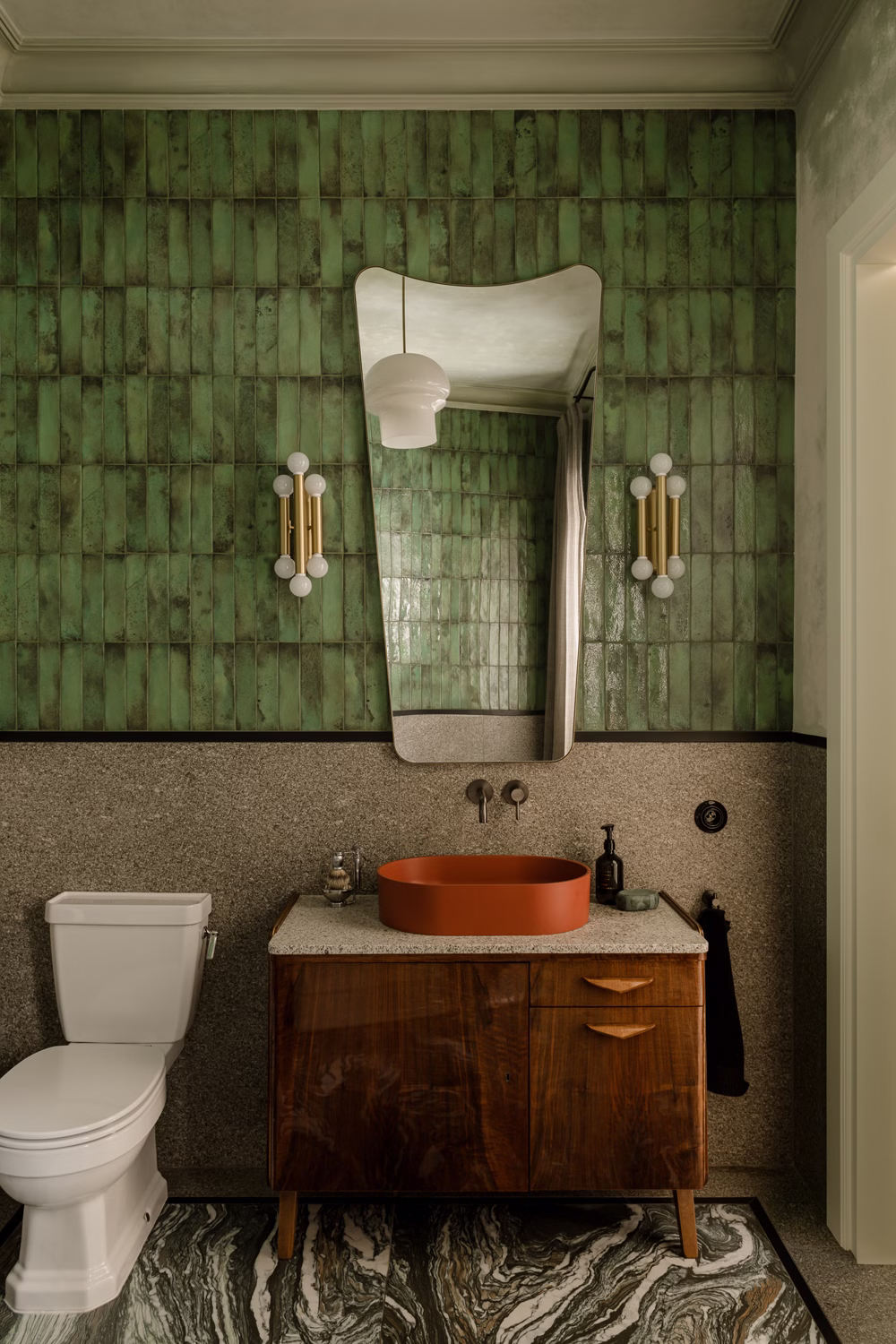 Tu mieszka światło. Apartament w przedwojennej kamienicy na Powiślu 27 Tu mieszka światło. Apartament w przedwojennej kamienicy na Powiślu projektu Sobkowiak Architektura