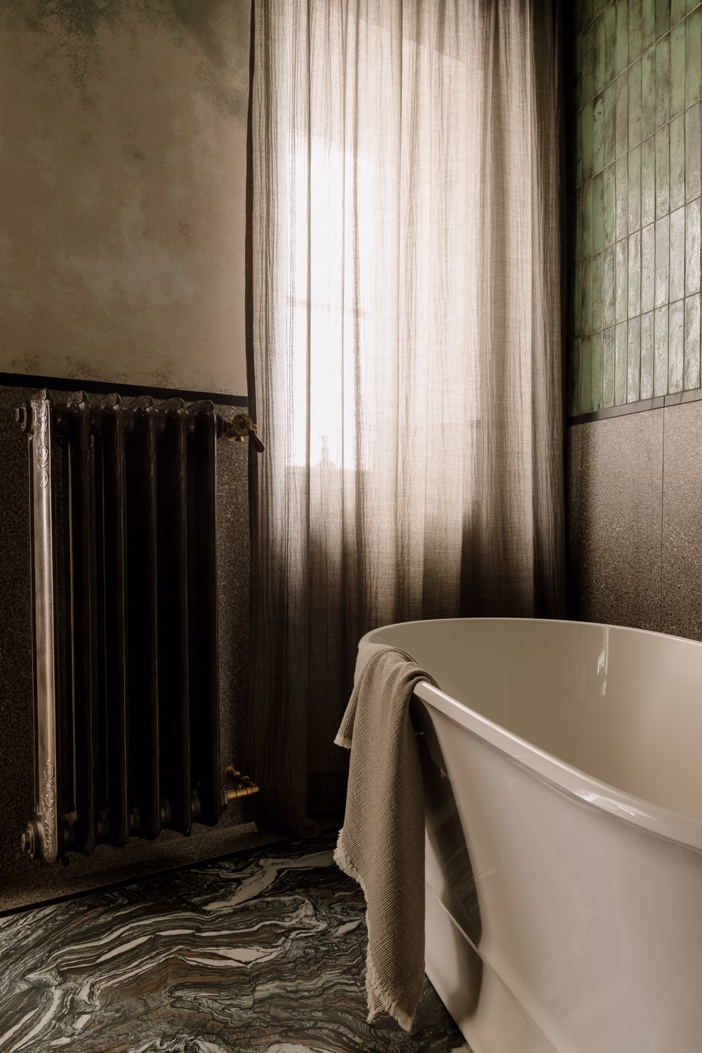 Tu mieszka światło. Apartament w przedwojennej kamienicy na Powiślu 28 Tu mieszka światło. Apartament w przedwojennej kamienicy na Powiślu projektu Sobkowiak Architektura