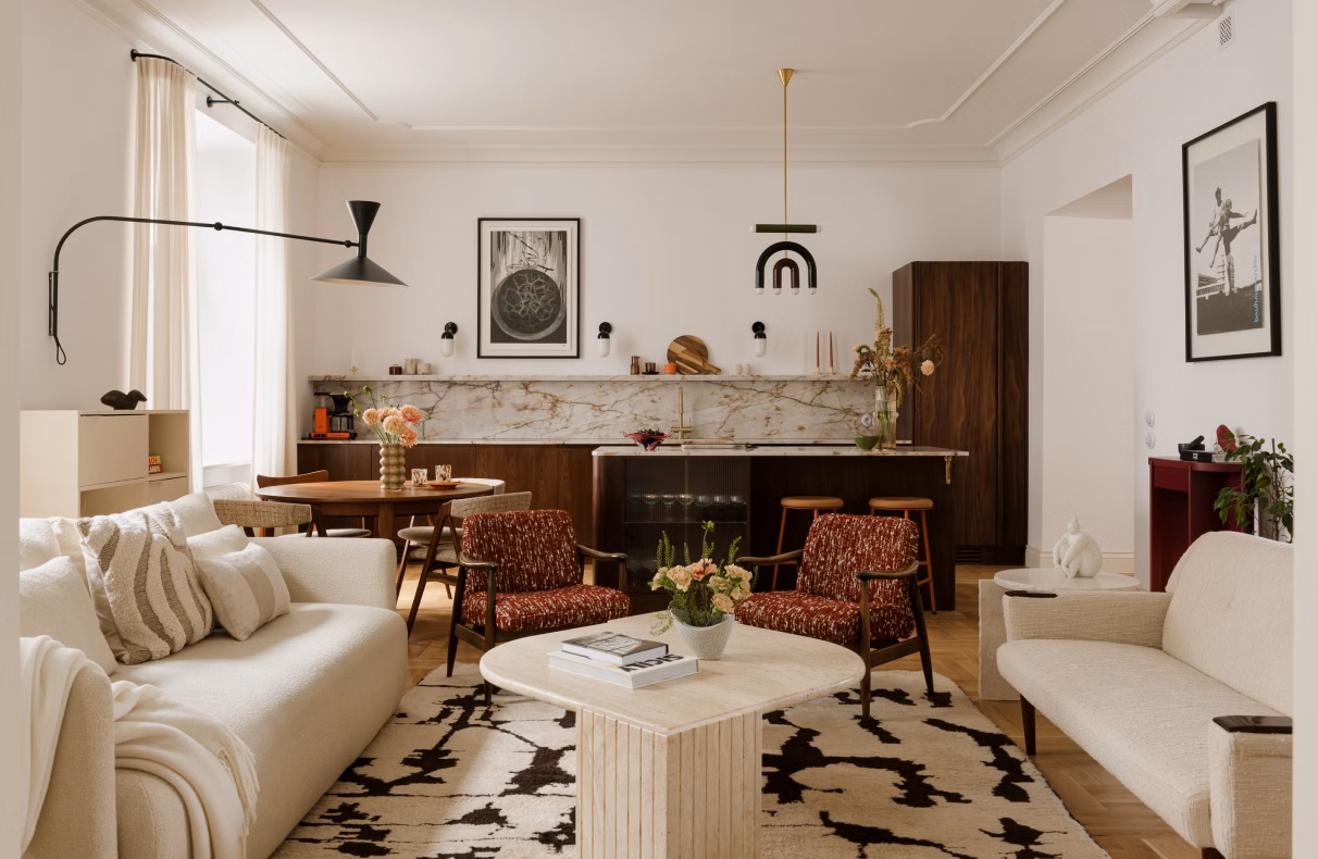 Tu mieszka światło. Apartament w przedwojennej kamienicy na Powiślu projektu Sobkowiak Architektura