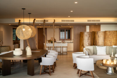 Z meblami na pierwszym planie – rezydencja Punta Mita Surf Residence