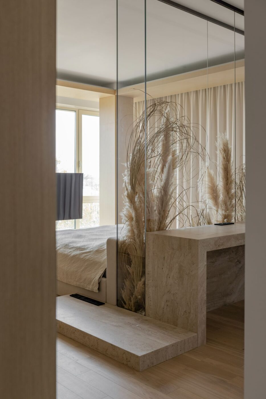 Minimalizm z emocją: architektoniczny manifest we wnętrzu prywatnego apartamentu 8 Minimalizm z emocją: architektoniczny manifest we wnętrzu prywatnego apartamentu