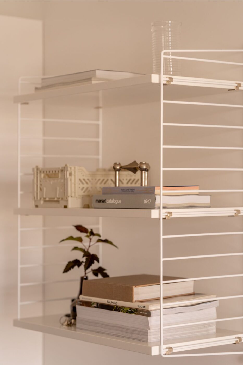 Mikrocement, drewno i detal. Małe, ale wyraziste mieszkanie urządzono w duchu minimalizmu 21 Mieszkanie w Krakowie