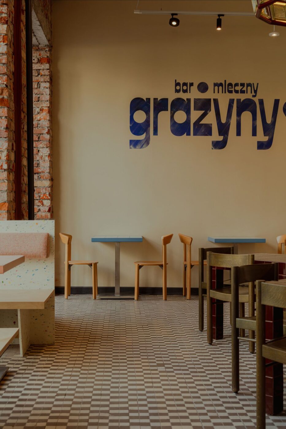 Zachowano, co tylko się da – oto bar mleczny Grażyny w stolicy z oryginalną instalacją z książek kucharskich 3 Bar mleczny Grażyny