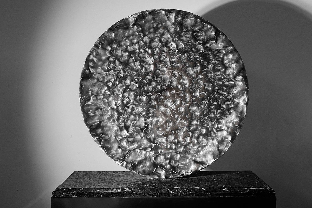 Artyści i kolekcjonerzy. Karol Wycisk: „Rzeźba to terapia emocji”