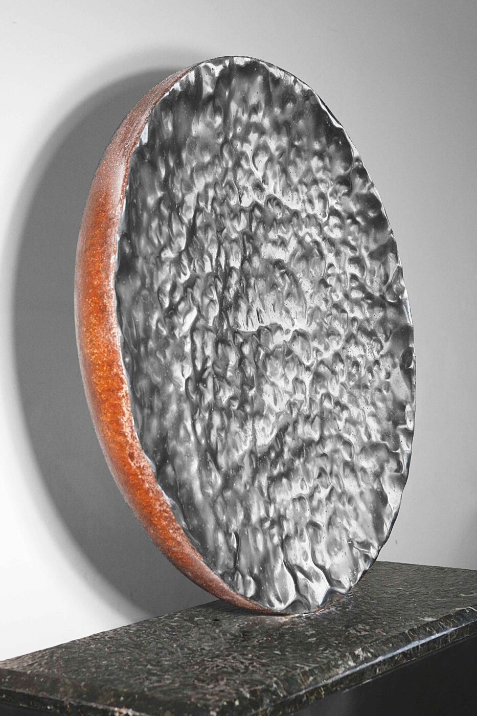 Artyści i kolekcjonerzy. Karol Wycisk: „Rzeźba to terapia emocji”