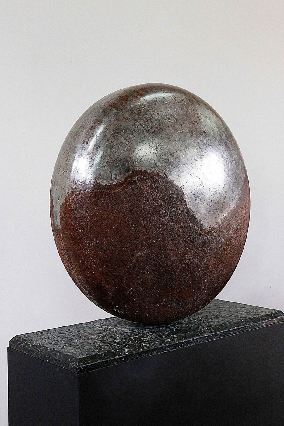 Artyści i kolekcjonerzy. Karol Wycisk: „Rzeźba to terapia emocji”