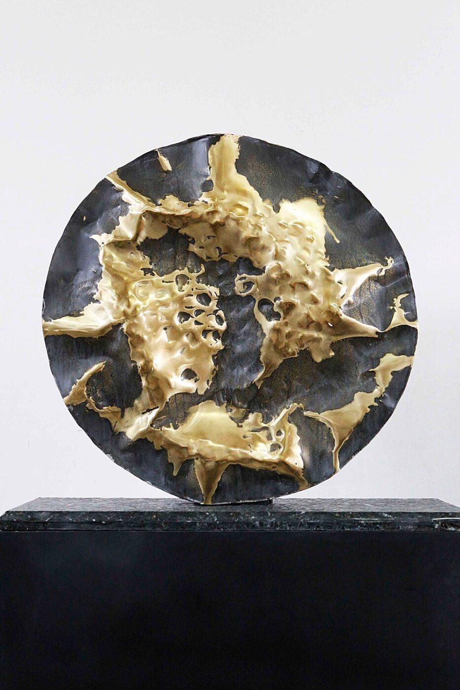 Artyści i kolekcjonerzy. Karol Wycisk: „Rzeźba to terapia emocji”