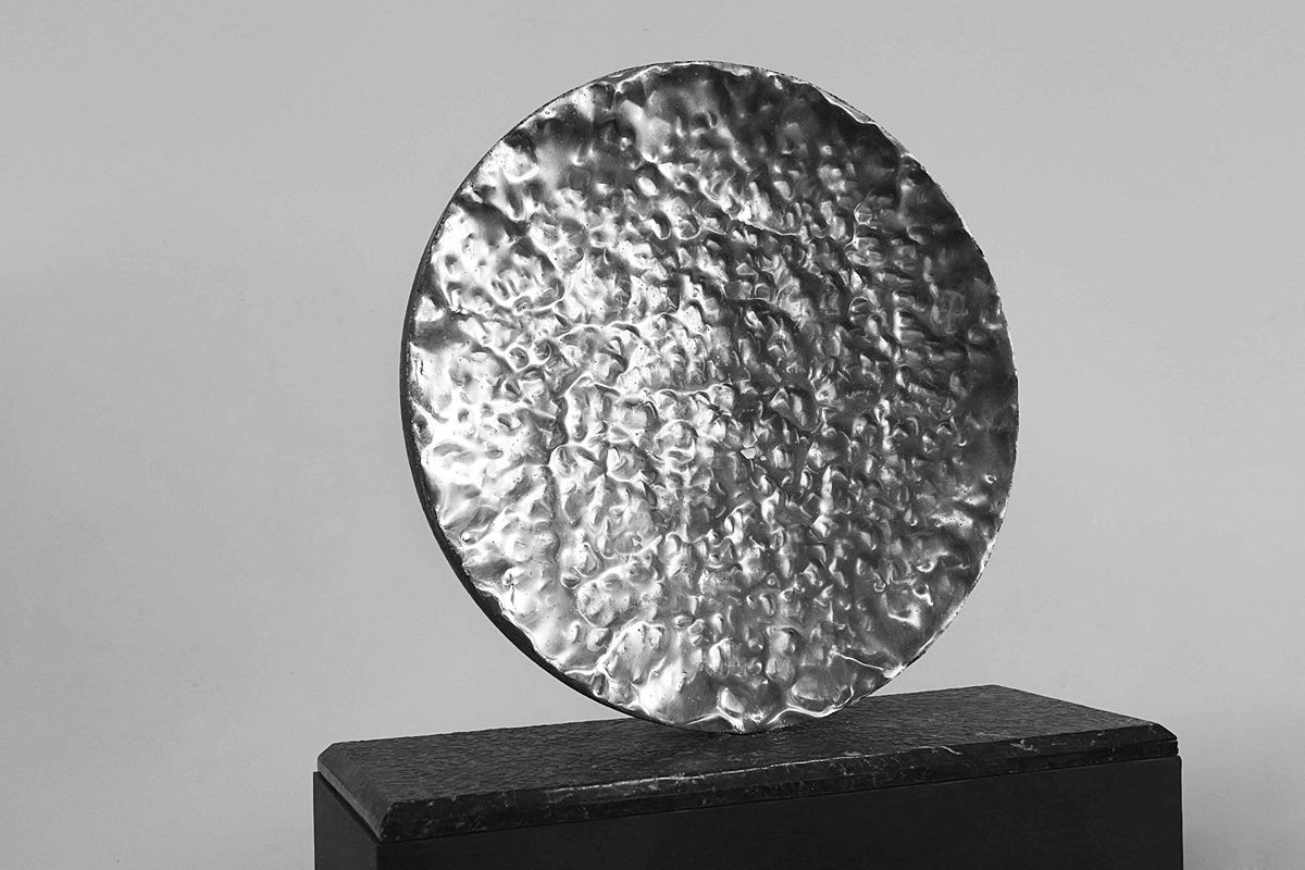 Artyści i kolekcjonerzy. Karol Wycisk: „Rzeźba to terapia emocji”