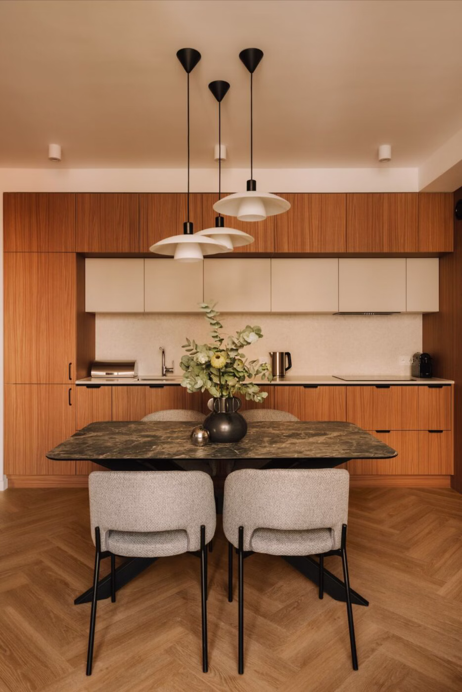 W uniwersalnej formie. Mieszkanie w stylu mid-century modern na wyspie 5 W uniwersalnej formie. Mieszkanie w stylu mid-century modern na wyspie