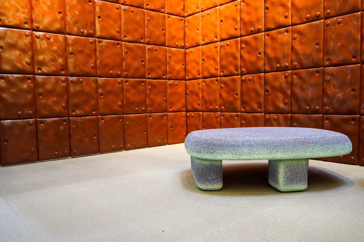 Cimento – udany debiut w Bolonii. Stoisko zaprojektowała Patricia Urquiola 2 Cimento – udany debiut w Bolonii. Stoisko zaprojektowała Patricia Urquiola