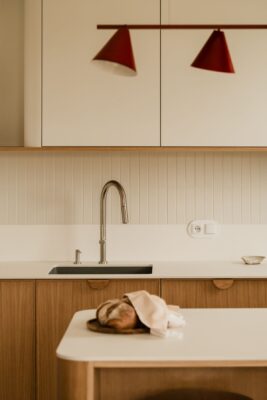 Mieszkanie w Gdyni o powierzchni 90 m2 zostało zaprojektowane z myślą o trzyosobowej rodzinie - małżeństwie z córeczką