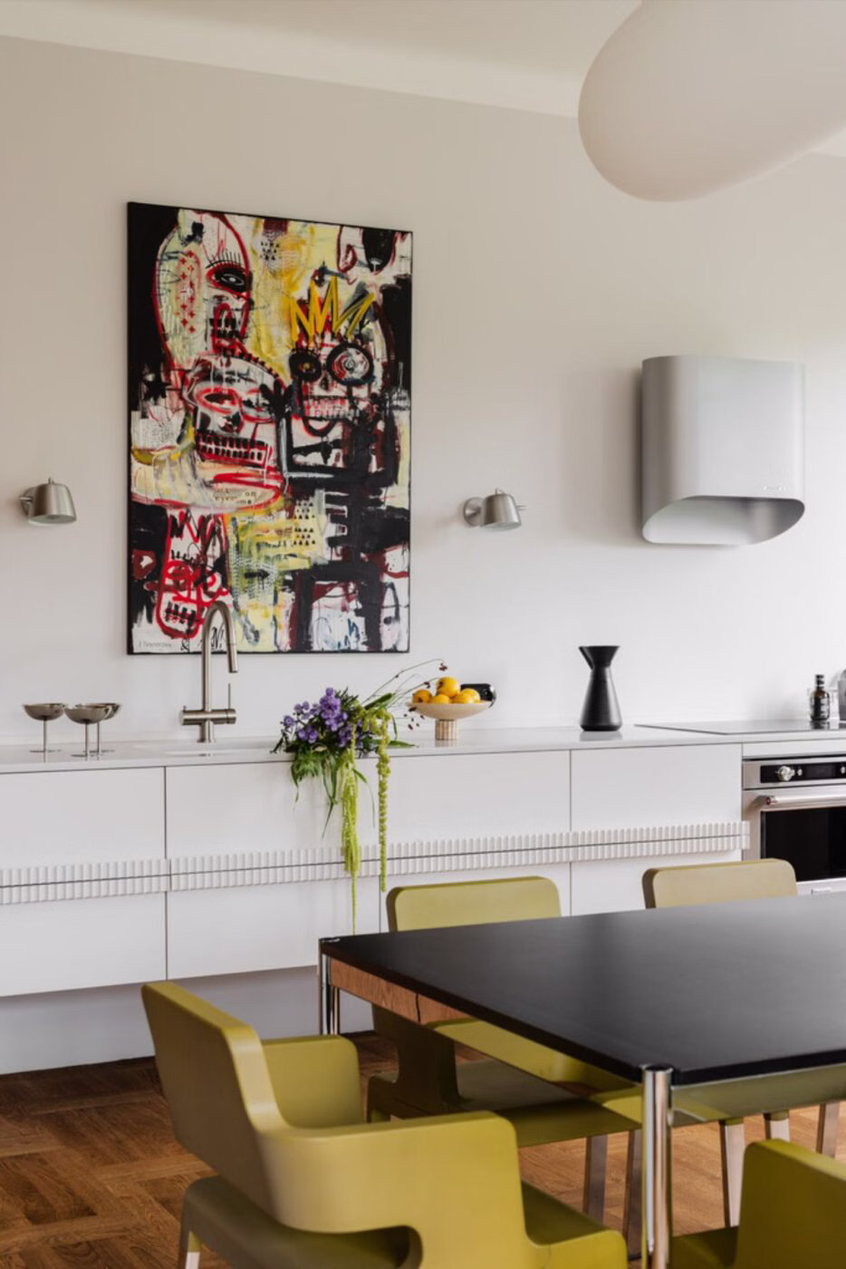 Art-life balance, czyli przestronny apartament na Starym Mokotowie 2 Apartament pełen sztuki, czyli designerski balans na Starym Mokotowie