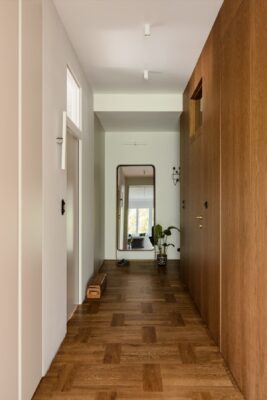 Apartament pełen sztuki, czyli designerski balans na Starym Mokotowie
