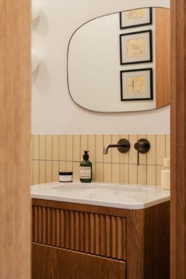 Apartament pełen sztuki, czyli designerski balans na Starym Mokotowie