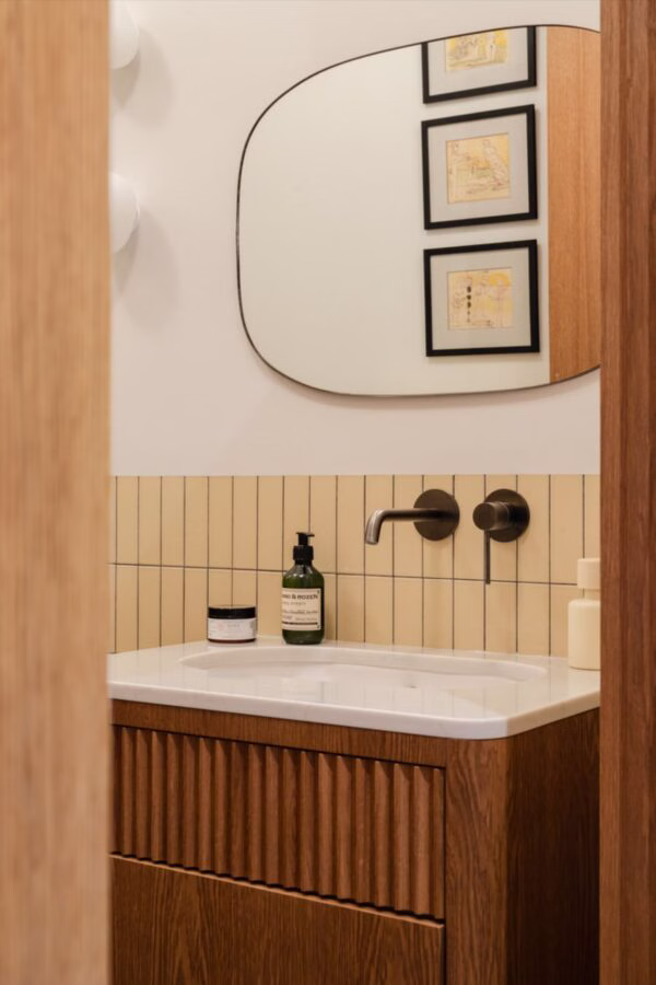Apartament pełen sztuki, czyli designerski balans na Starym Mokotowie