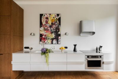 Apartament pełen sztuki, czyli designerski balans na Starym Mokotowie
