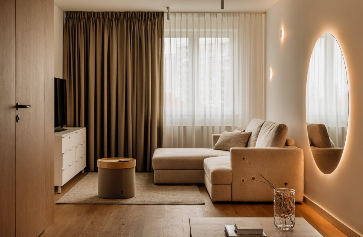 Z naturalnym dębem na pierwszym planie – dwupoziomowa harmonia po transformacji