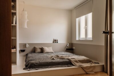 Mieszkanie w budynku z przełomu milenium przeszło transformację, która całkowicie zmieniła jego funkcję, proporcje i charakter