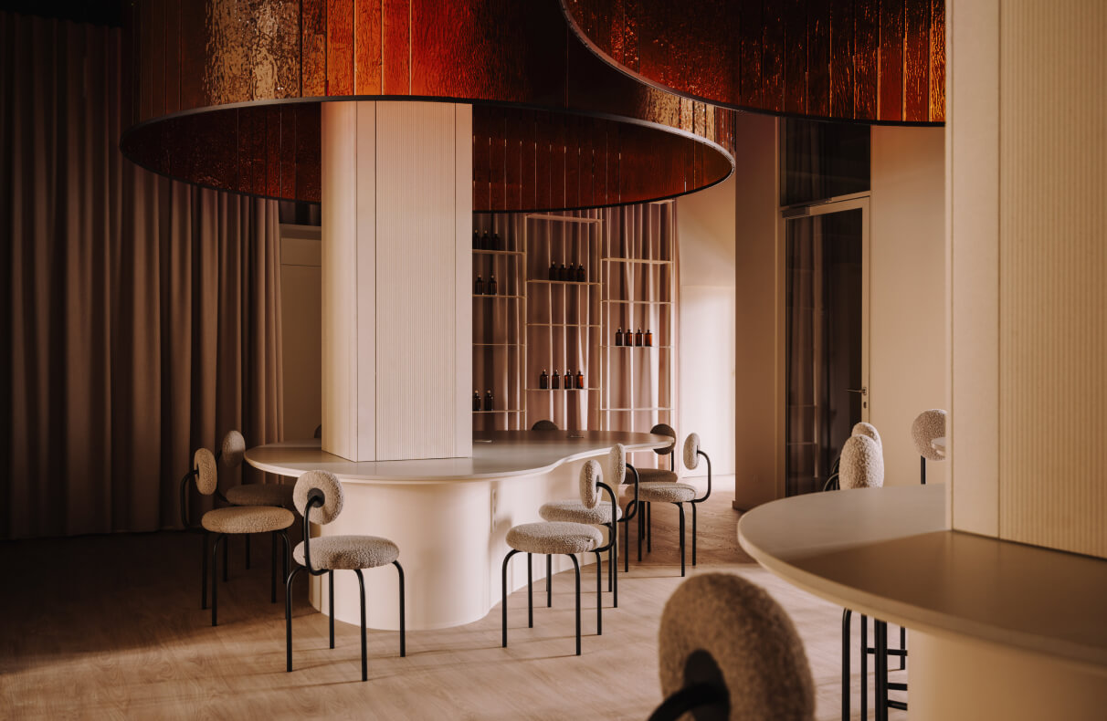 L’abo to wyjątkowa przestrzeń biurowa zlokalizowana w budynku dawnego Wydziału Farmacji w bliskim sąsiedztwie wrocławskiej starówki oraz Odry. 