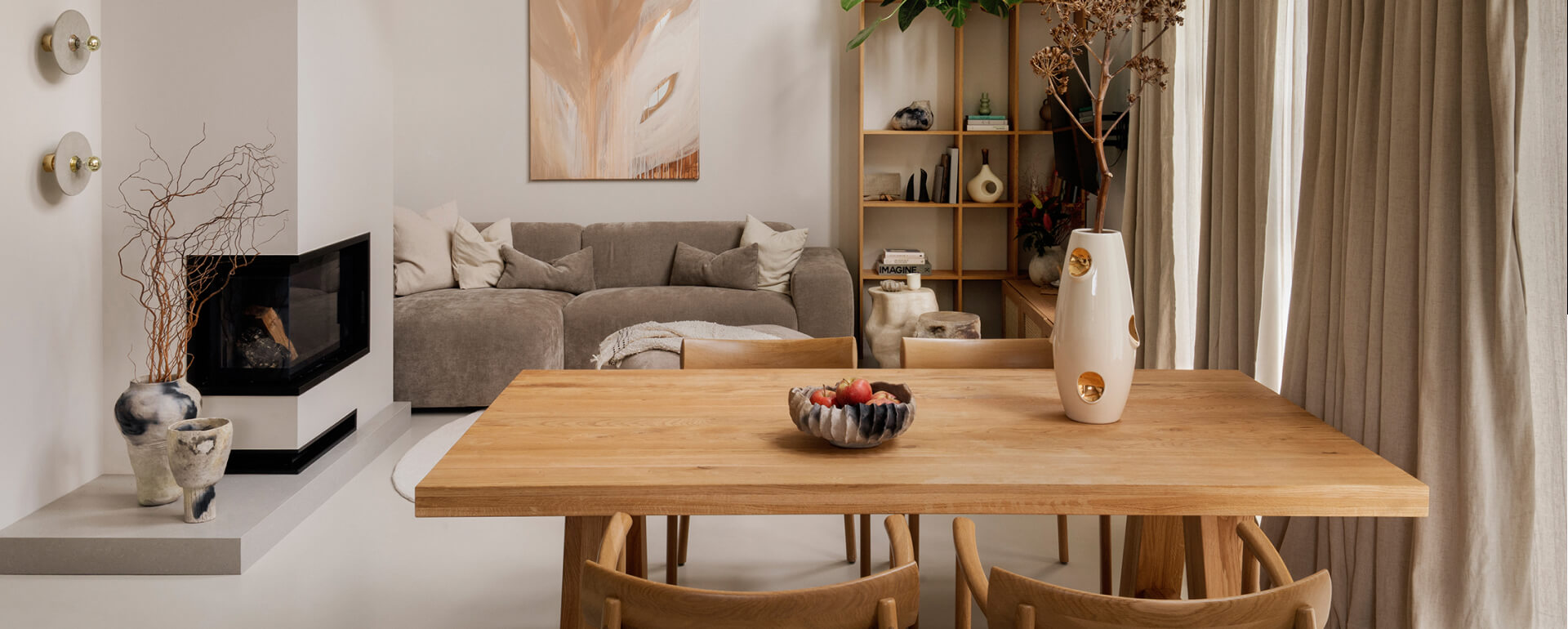 Naturalna paleta barw, sztuka i przenikanie – dom w Osowcu