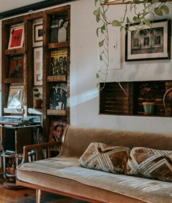 Trendy wnętrzarskie to stylistyka cyrku, nowa odsłona art deco i… – analizujemy raport Pinteresta 2026