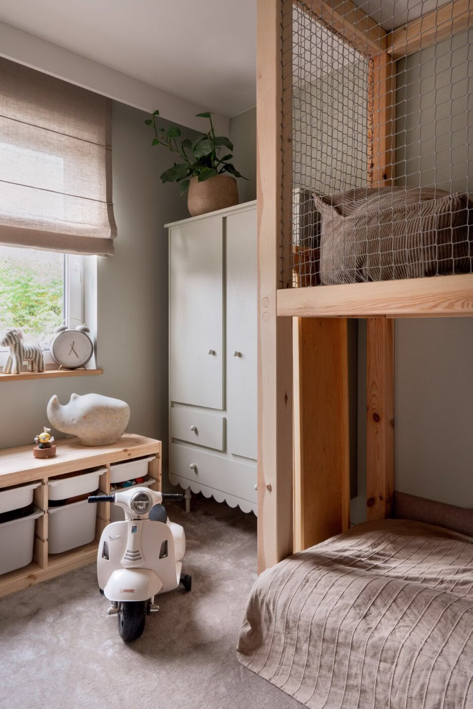 Naturalna paleta barw, sztuka i przenikanie – dom w Osowcu