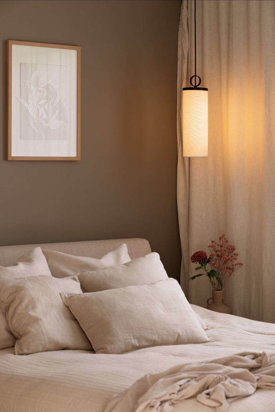 Naturalna paleta barw, sztuka i przenikanie – dom w Osowcu