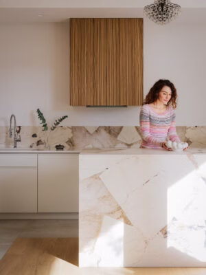 Apartament pełen światła. Znajduje się w znanym budynku na Marymoncie! projektu Magdalena Kanik | Lys Studio