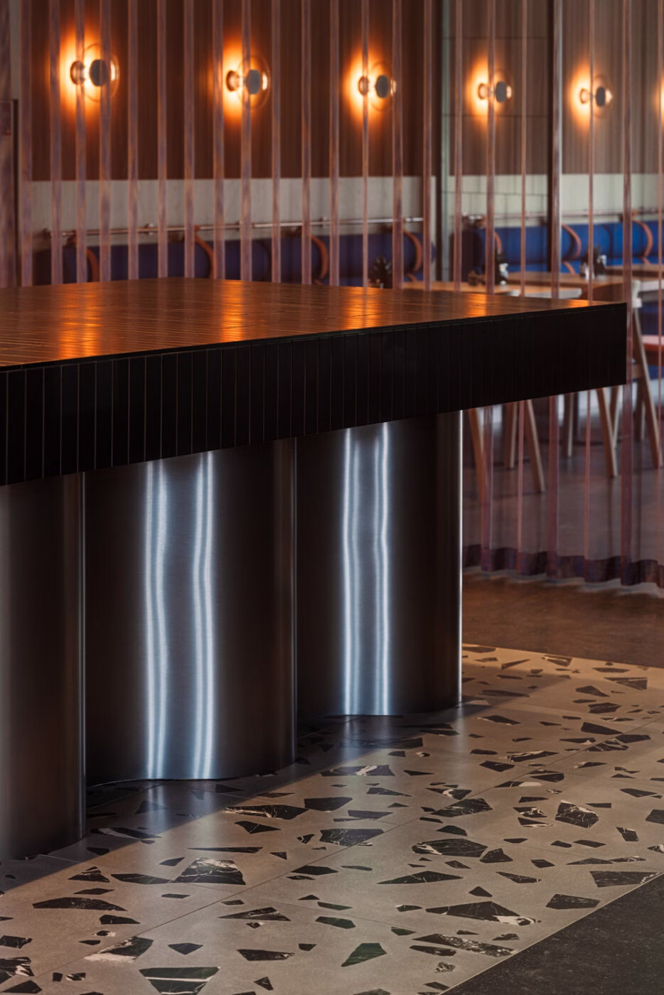 „Fly Me to the Moon” – klimat space age i kosmosu w Ibis Styles Katowice Airport 10 „Fly Me to the Moon”. Motyw podróży i wolności oraz odwołania do stylu Space Age i kosmosu w Ibis Styles Katowice Airport projektu AKA Studio