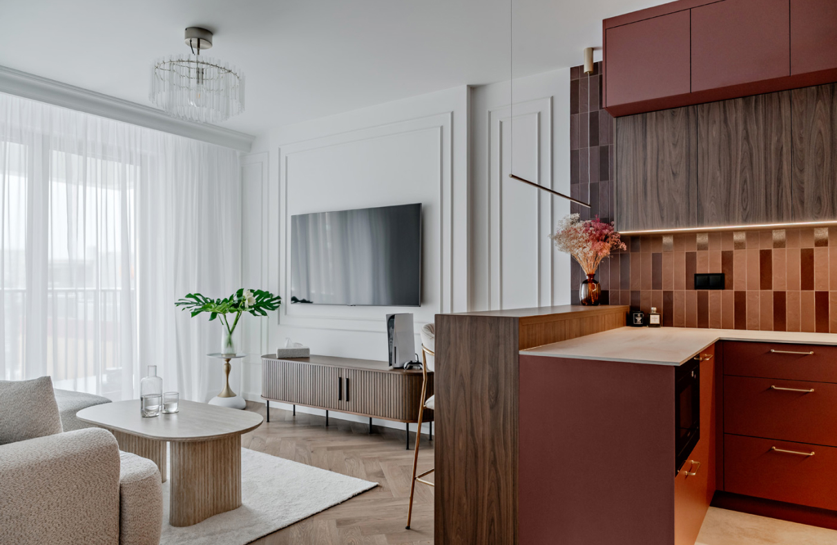 Modern classic w burgundowym wydaniu – projekt autorstwa Deer Design