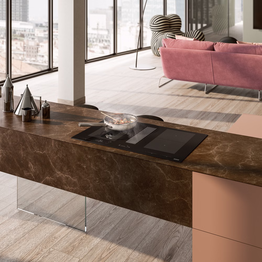 Płyta indukcyjna z okapem bez tajemnic – to jedno urządzenie od Franke zmienia projektowanie współczesnych kuchni 1 Płyta indukcyjna ze zintegrowanym okapem, jak działa, kiedy ma sens i co sprawdzić przed zakupem. Praktyczny poradnik Franke